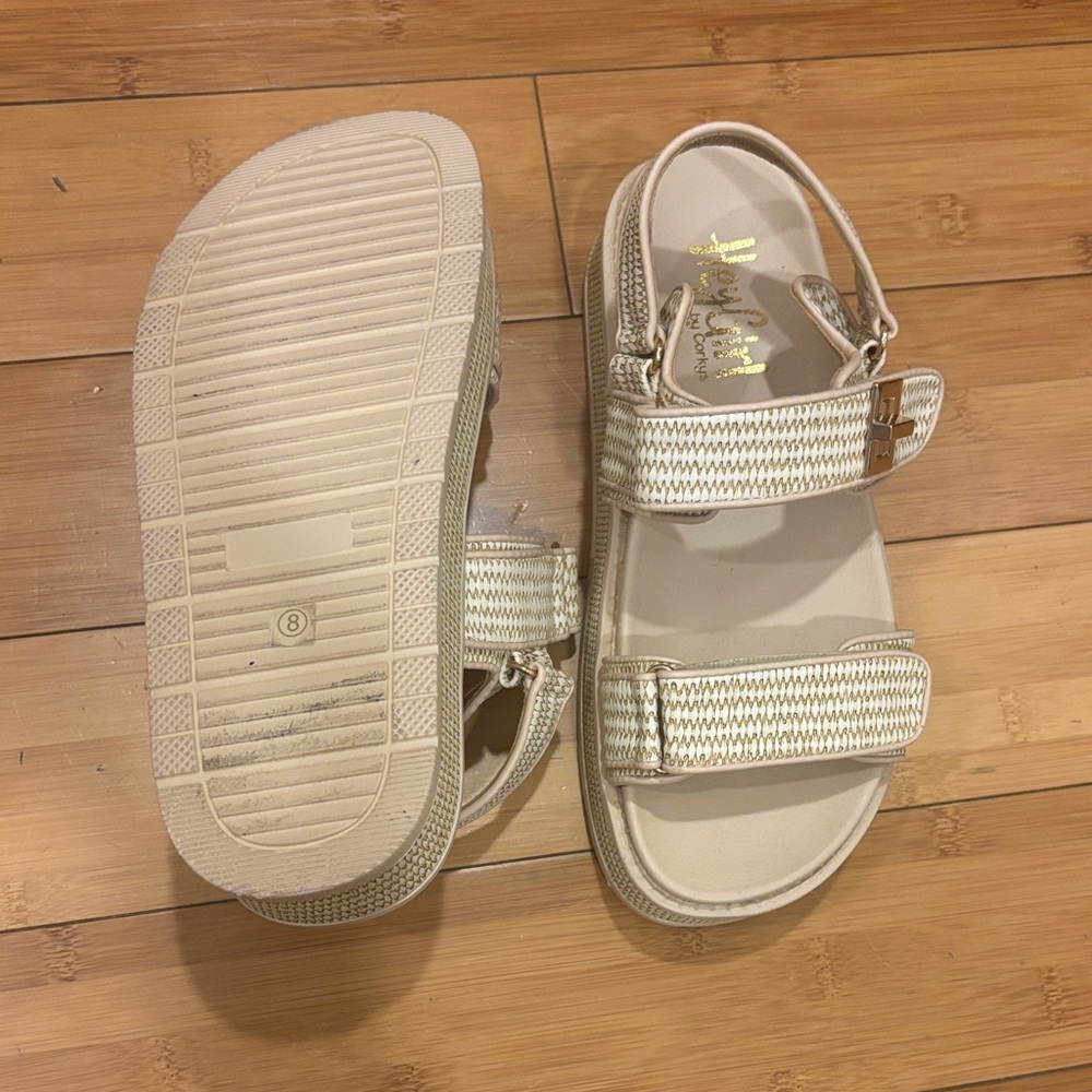Stylish Platform Sandals with Adjustable Straps - Picture 2 of 5